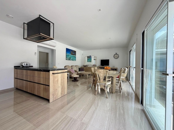 Villa in Salinas (Ref: 7003 ELS9081)