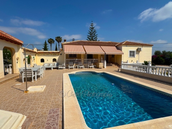 villa in Catral (Ref: CS2137)