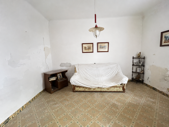 Townhouse in Sax (Ref: 23221)