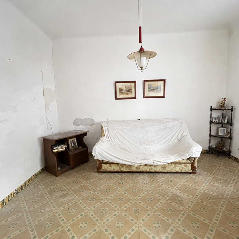 Townhouse in Sax (Ref: 23221)