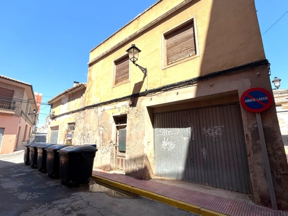 Townhouse in Sax (Ref: 23222)