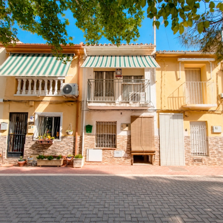 Townhouse in Hondón de los Frailes (Ref: AM-HFJSE)