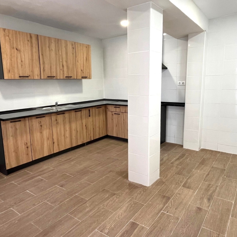 Townhouse in Sax (Ref: 23224)