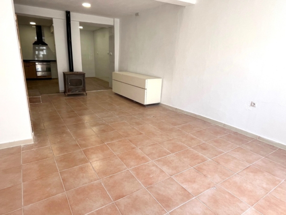 Townhouse in Sax (Ref: 23224)