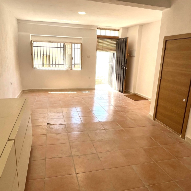Townhouse in Sax (Ref: 23224)