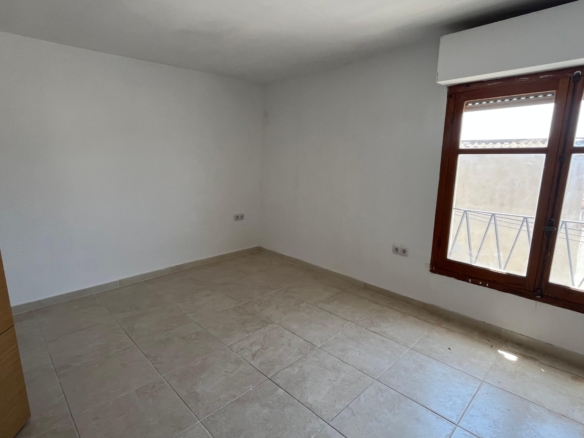 Townhouse in Sax (Ref: 23224)