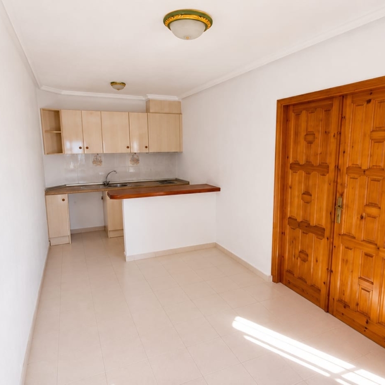 Apartment in Alicante (Ref: DLF145)