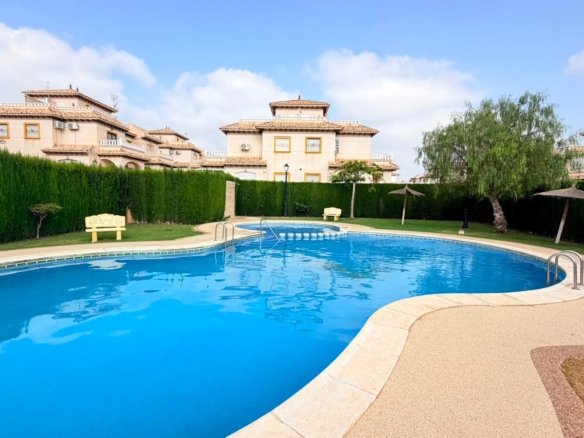 Semi Detached Villa in Lomas de Cabo Roig (Ref: BC-YVFRA)