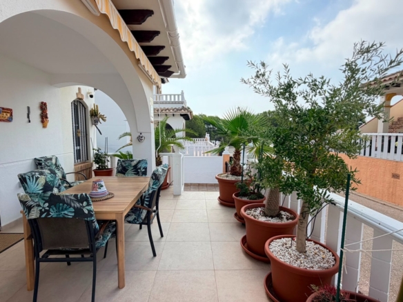 Semi Detached Villa in Lomas de Cabo Roig (Ref: BC-YVFRA)