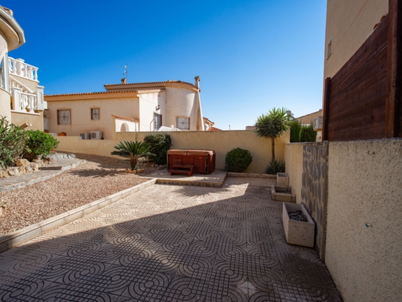 Detached Villa in Ciudad Quesada (Ref: DLF143)