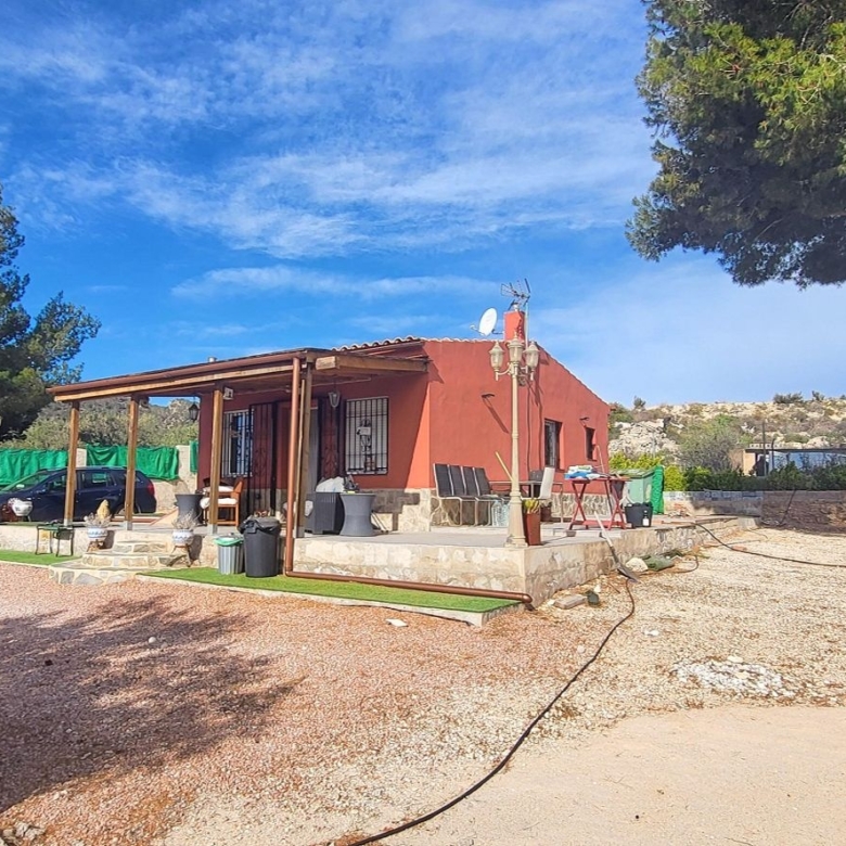 Country house in Monóvar (Ref: 2496)