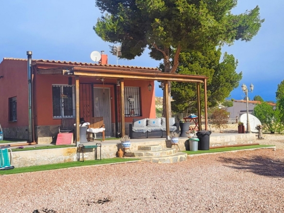 Country house in Monóvar (Ref: 2496)