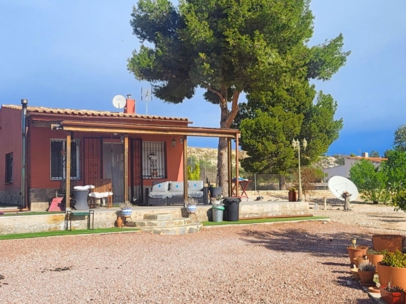 Country house in Monóvar (Ref: 2496)