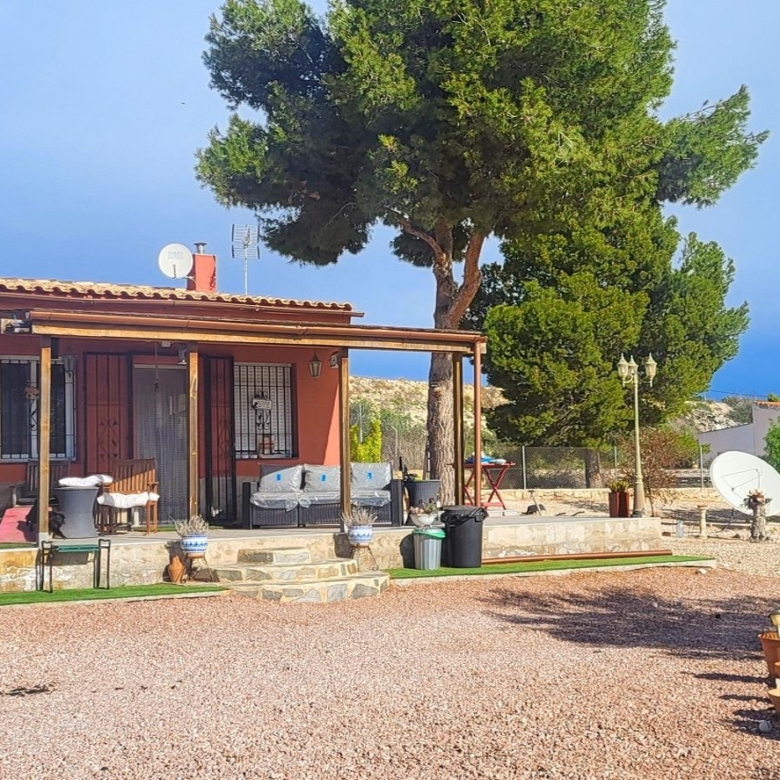 Country house in Monóvar (Ref: 2496)