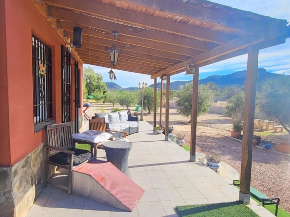 Country house in Monóvar (Ref: 2496)