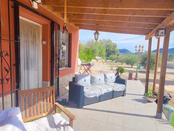 Country house in Monóvar (Ref: 2496)