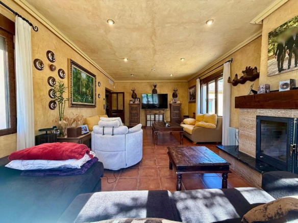 Luxurious Property in Salinas (Ref: DOSI-3573)