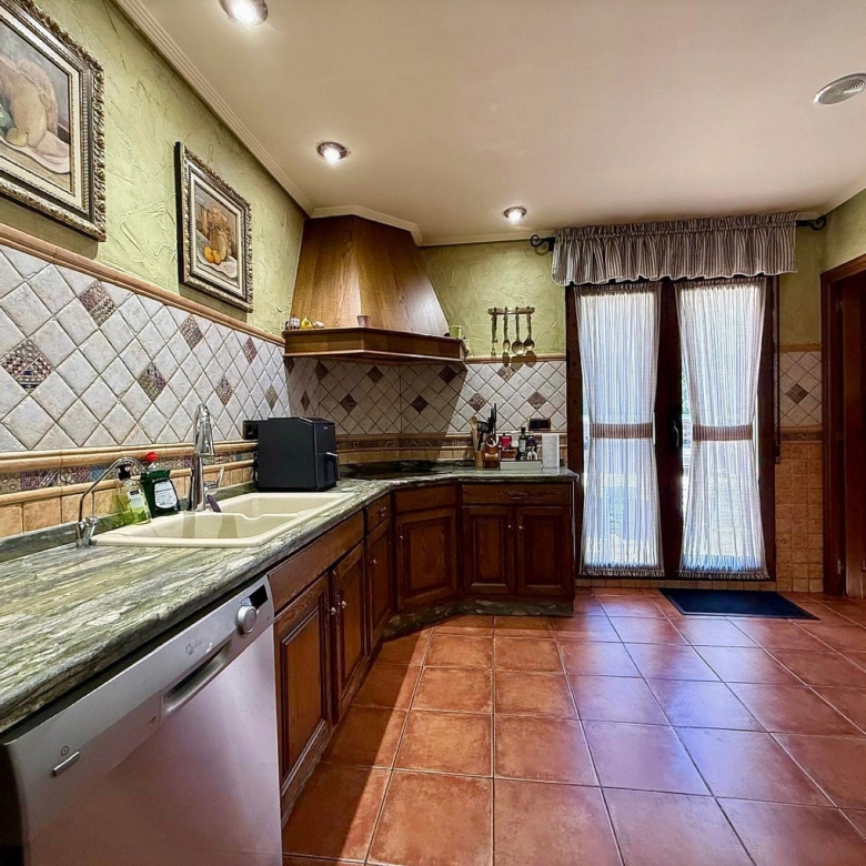 Luxurious Property in Salinas (Ref: DOSI-3573)