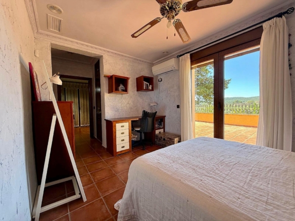 Luxurious Property in Salinas (Ref: DOSI-3573)