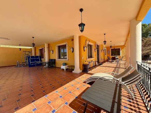 Luxurious Property in Salinas (Ref: DOSI-3573)