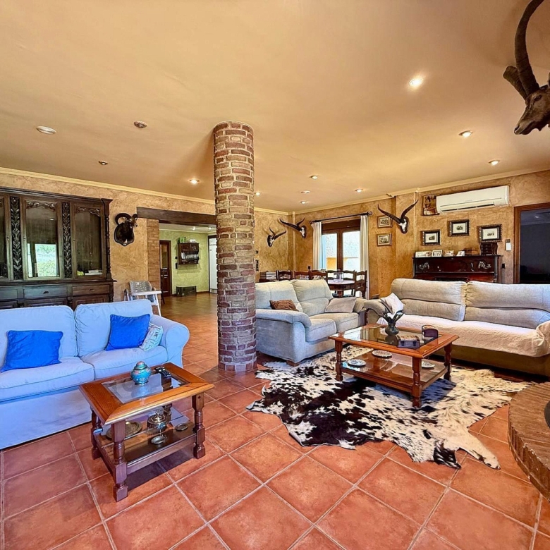 Luxurious Property in Salinas (Ref: DOSI-3573)