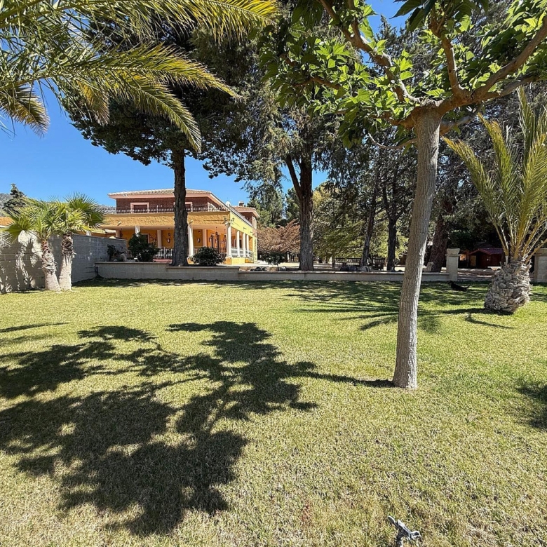 Luxurious Property in Salinas (Ref: DOSI-3573)
