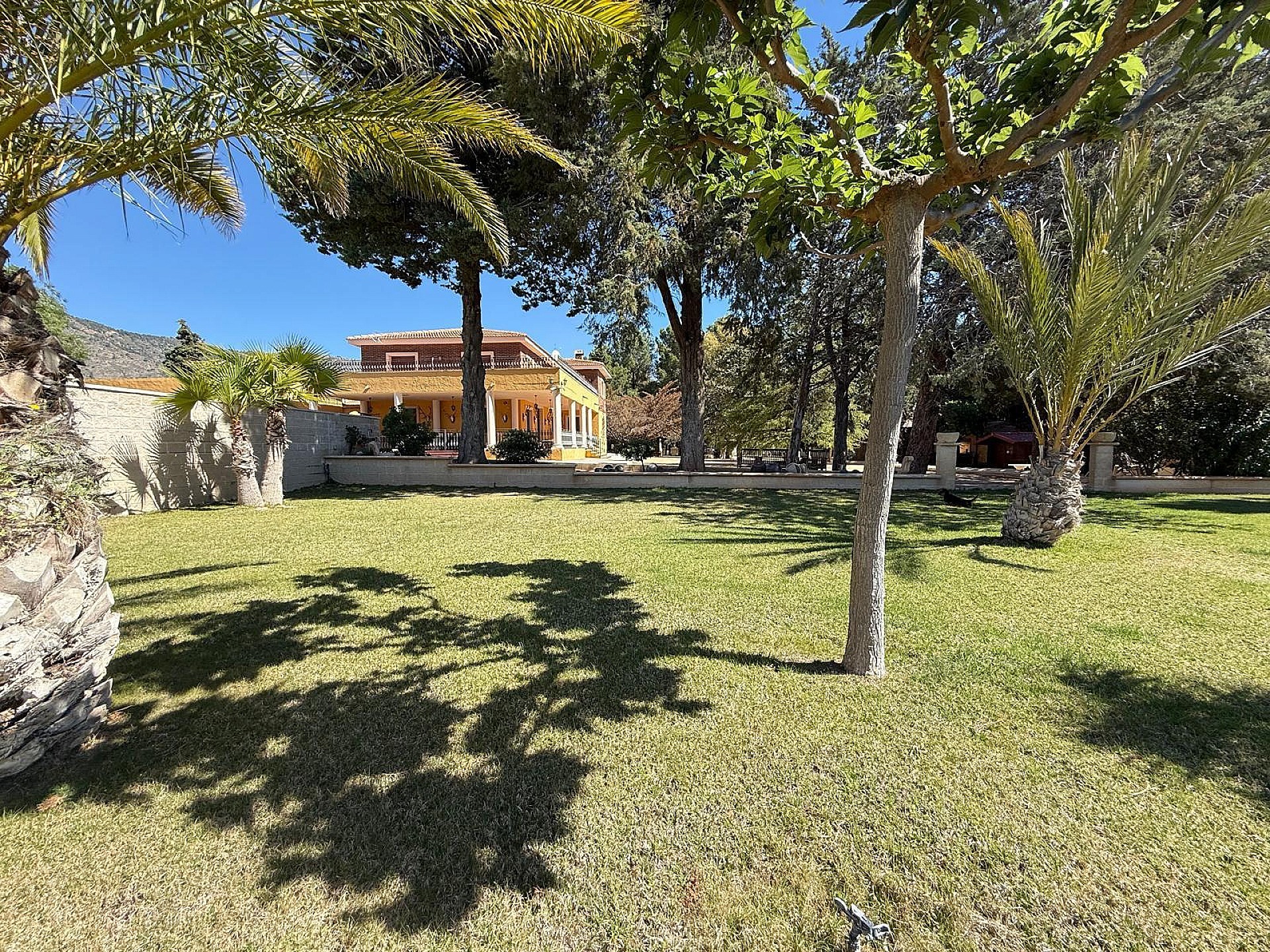 Luxurious Property in Salinas (Ref: DOSI-3573)