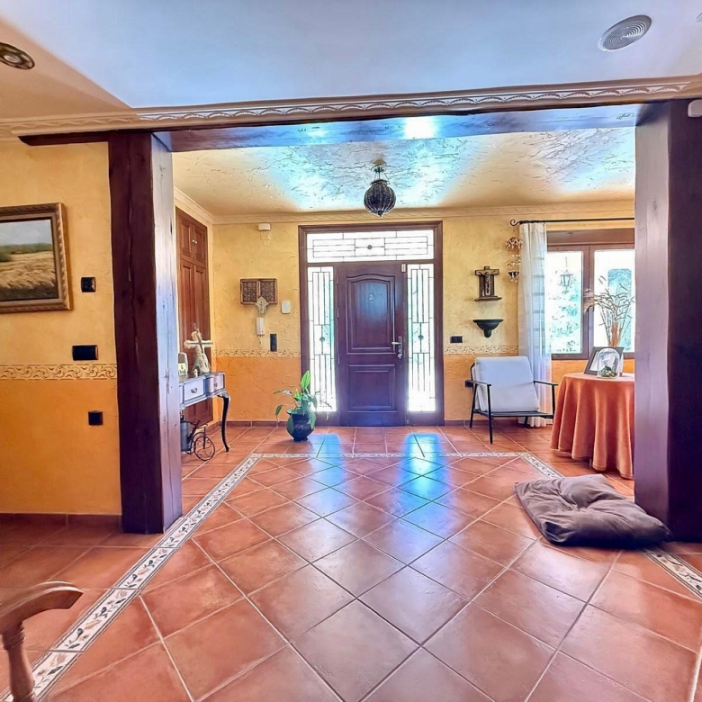 Luxurious Property in Salinas (Ref: DOSI-3573)