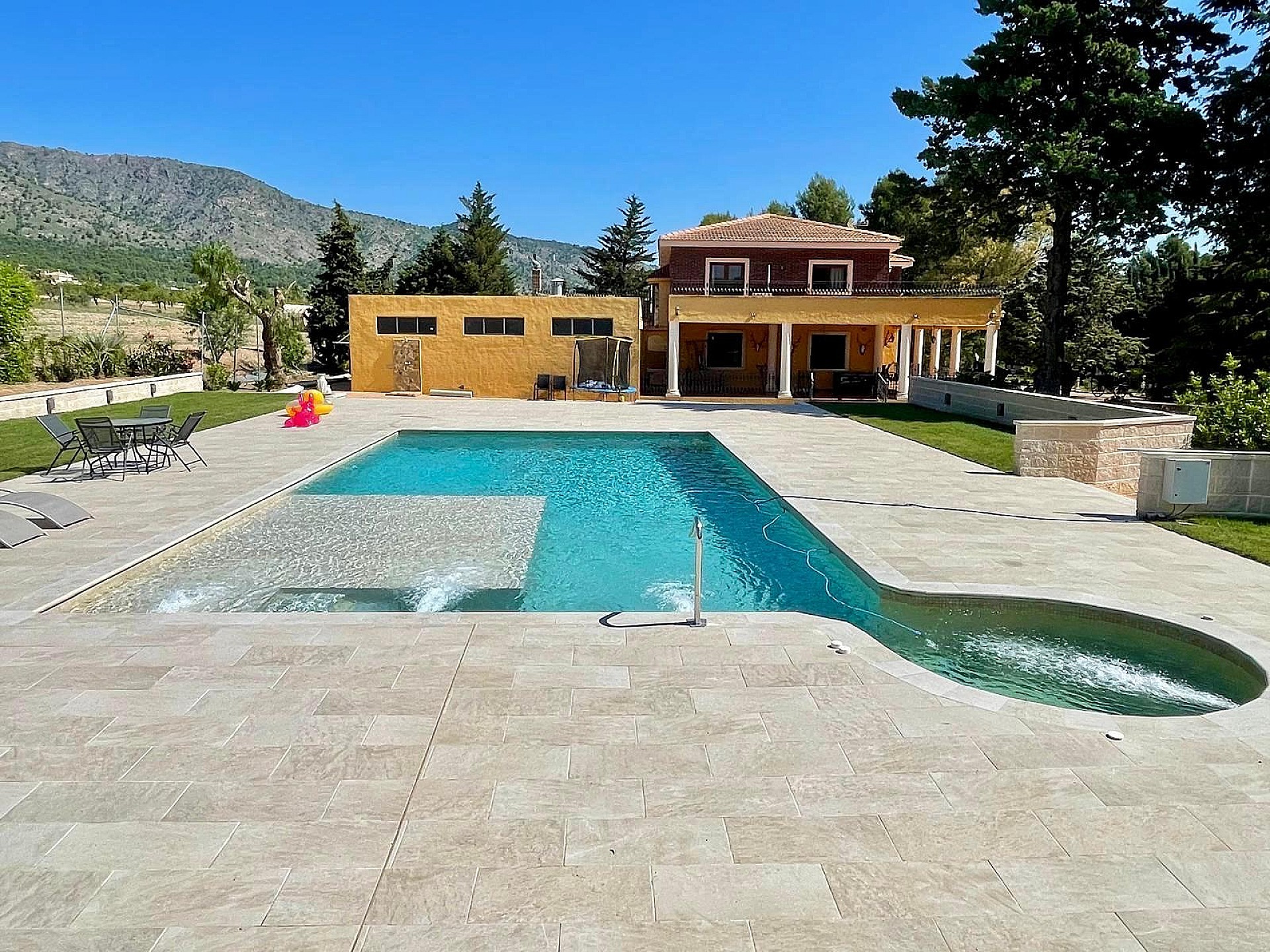 w_inheugjxzqnn2e2rs50g Luxurious Property in Salinas (Ref: DOSI-3573)