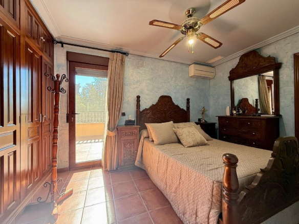 Luxurious Property in Salinas (Ref: DOSI-3573)