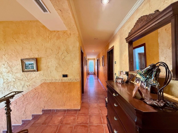 Luxurious Property in Salinas (Ref: DOSI-3573)