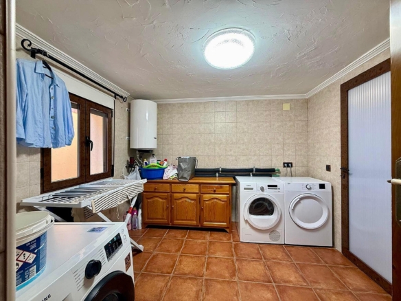 Luxurious Property in Salinas (Ref: DOSI-3573)