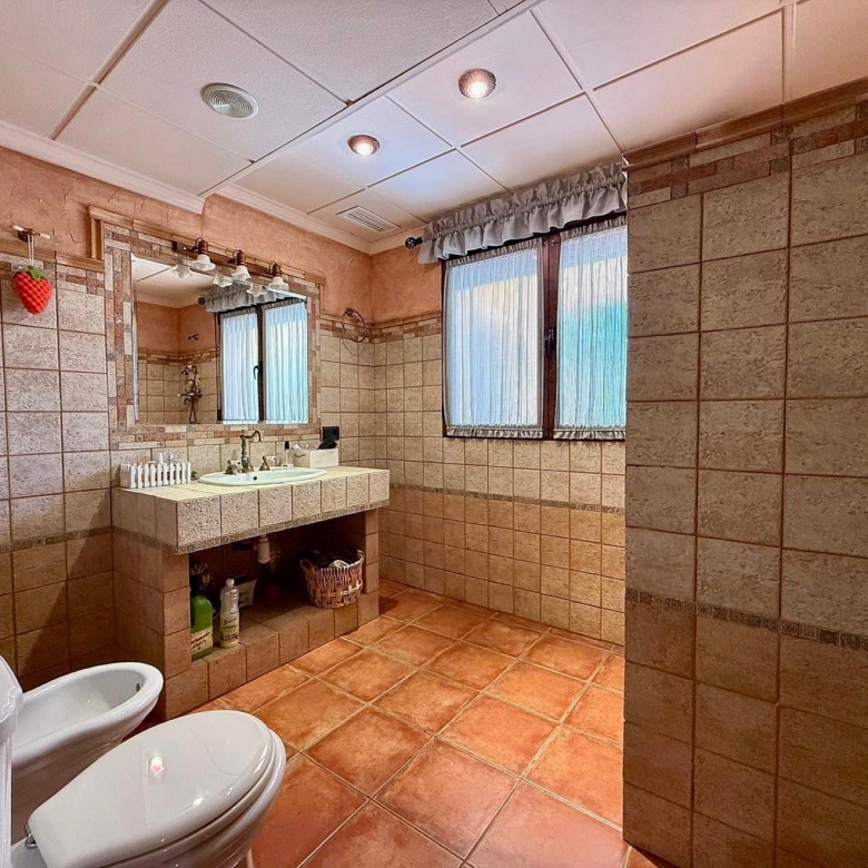 Luxurious Property in Salinas (Ref: DOSI-3573)
