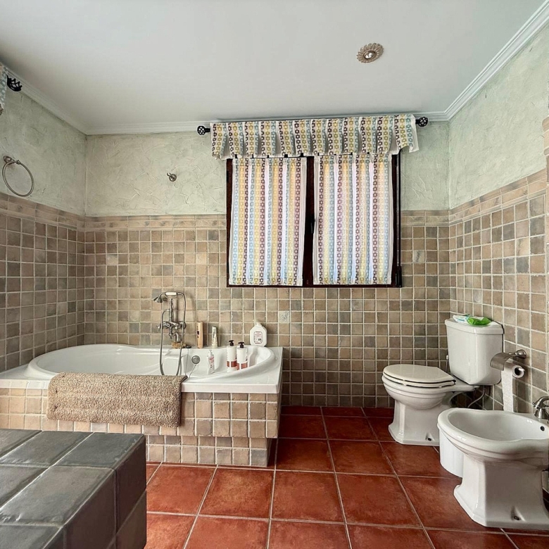 Luxurious Property in Salinas (Ref: DOSI-3573)