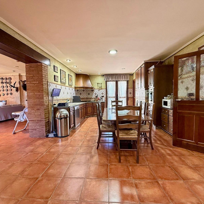 Luxurious Property in Salinas (Ref: DOSI-3573)