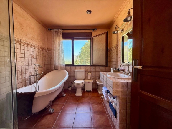 Luxurious Property in Salinas (Ref: DOSI-3573)