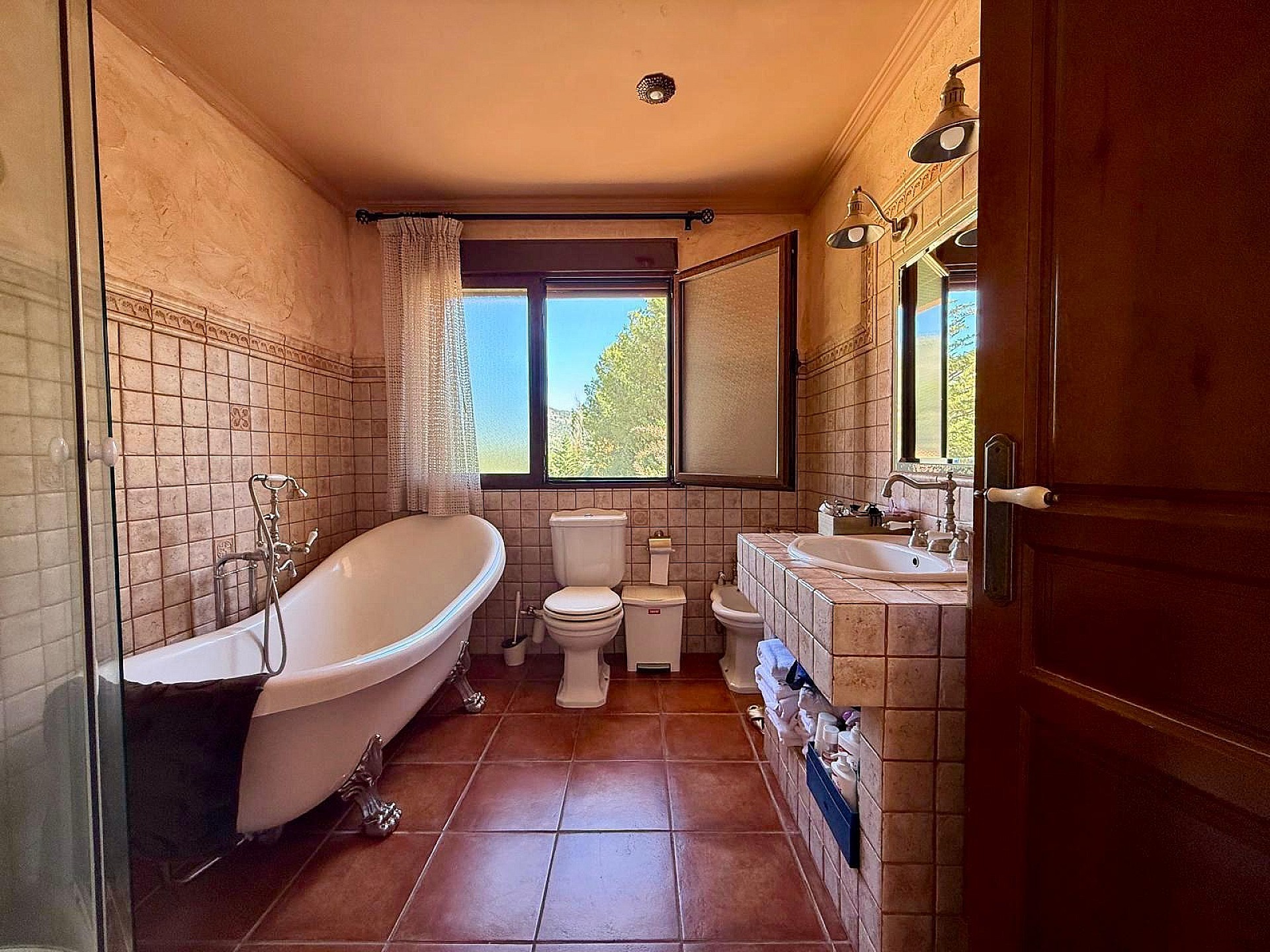 Luxurious Property in Salinas (Ref: DOSI-3573)