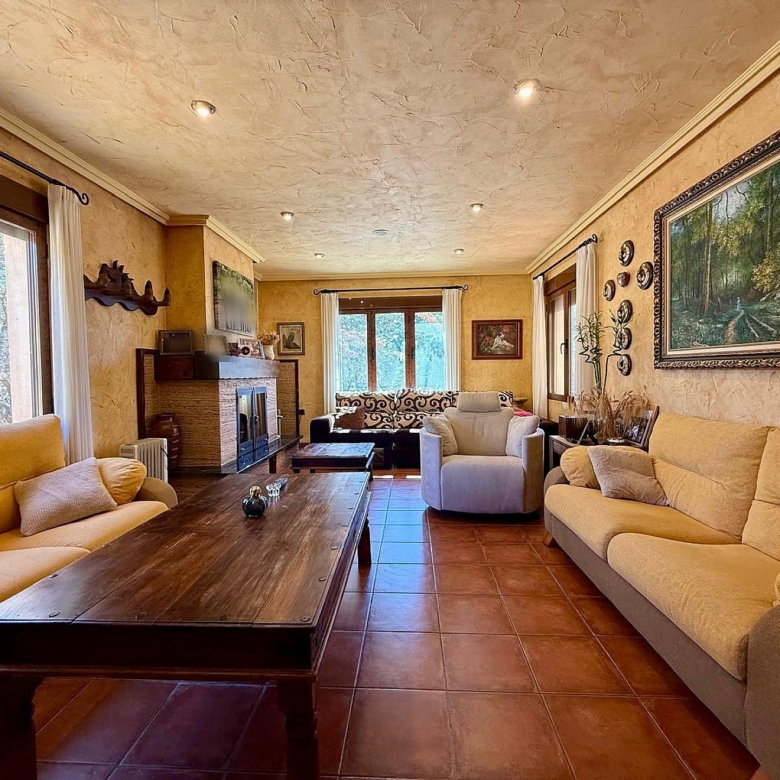 Luxurious Property in Salinas (Ref: DOSI-3573)