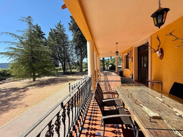 Luxurious Property in Salinas (Ref: DOSI-3573)