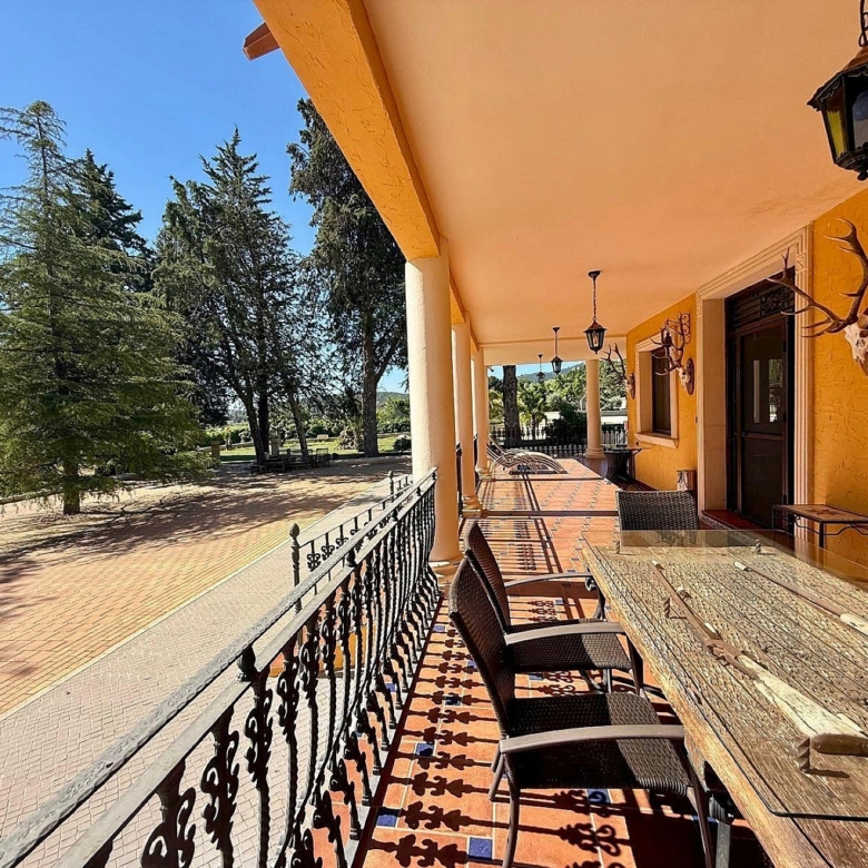 Luxurious Property in Salinas (Ref: DOSI-3573)
