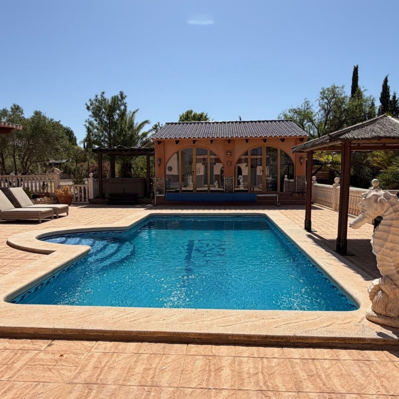 Country House in Pinoso (Ref: DOSI-3679)