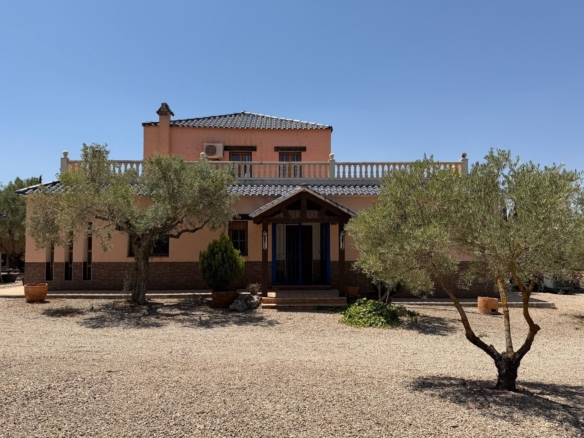 Country House in Pinoso (Ref: DOSI-3679)