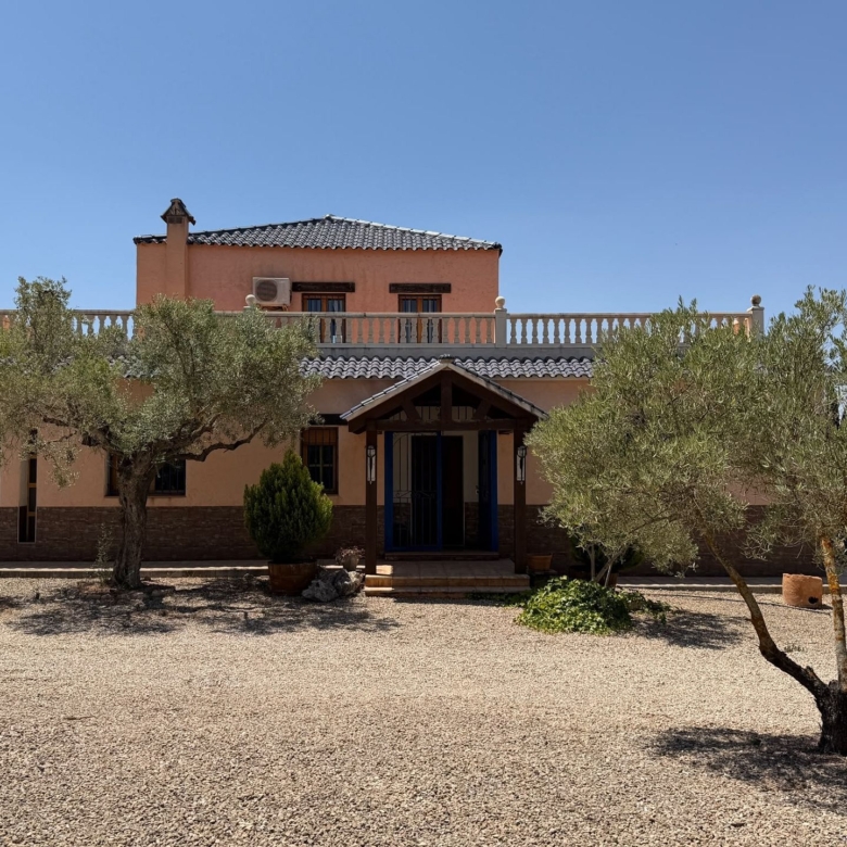 Country House in Pinoso (Ref: DOSI-3679)