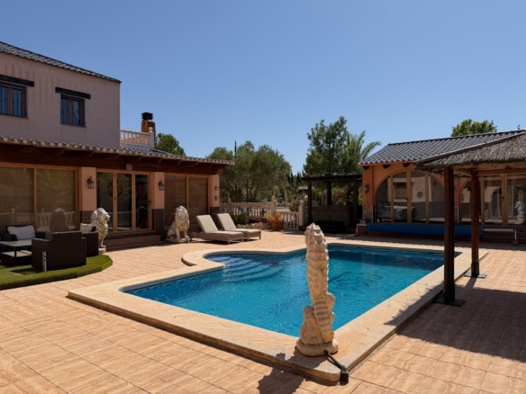 Country House in Pinoso (Ref: DOSI-3679)