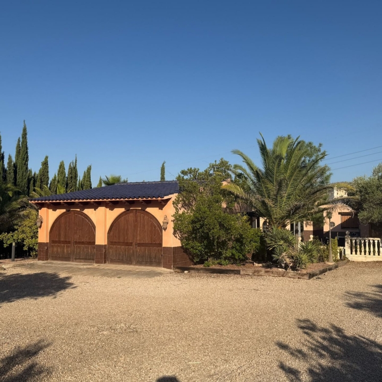 Country House in Pinoso (Ref: DOSI-3679)
