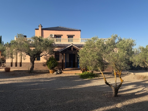 Country House in Pinoso (Ref: DOSI-3679)