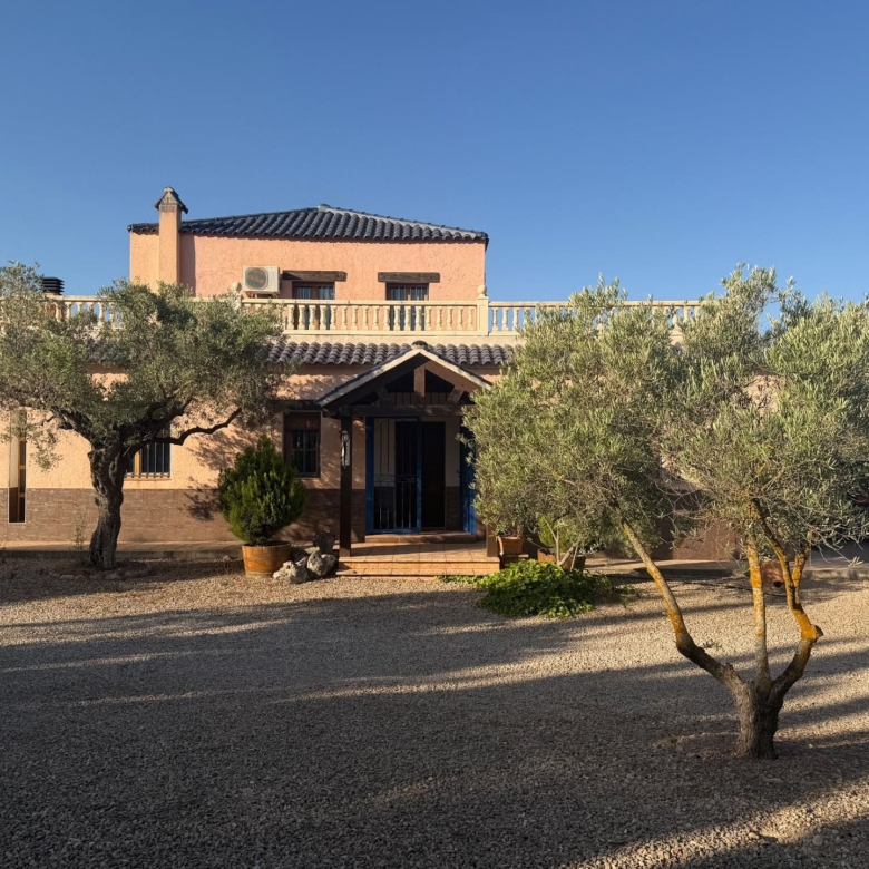Country House in Pinoso (Ref: DOSI-3679)