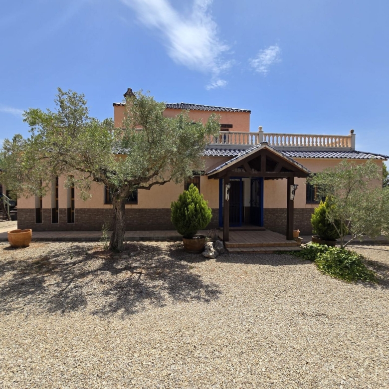 Country House in Pinoso (Ref: DOSI-3679)