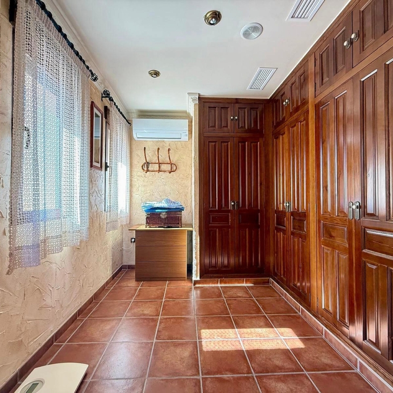 Luxurious Property in Salinas (Ref: DOSI-3573)