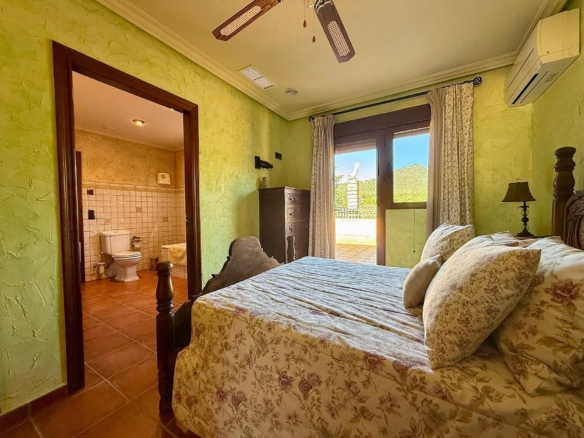 Luxurious Property in Salinas (Ref: DOSI-3573)